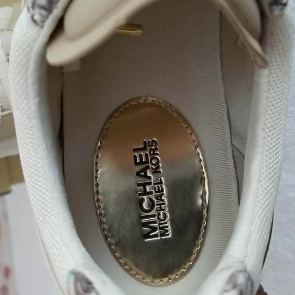 New Michael Kors Lindy Mixed-Media Trainer - Picture 9 of 10